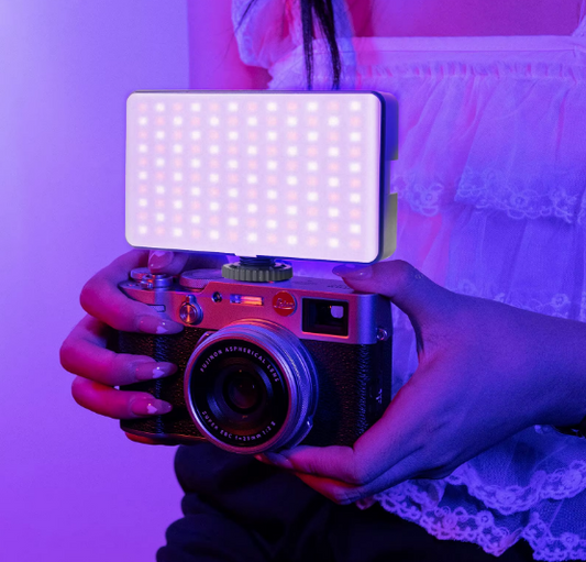 Lumière LED Vidéo AY-96JSSR – L’Éclairage Révolutionnaire pour des Images Parfaites